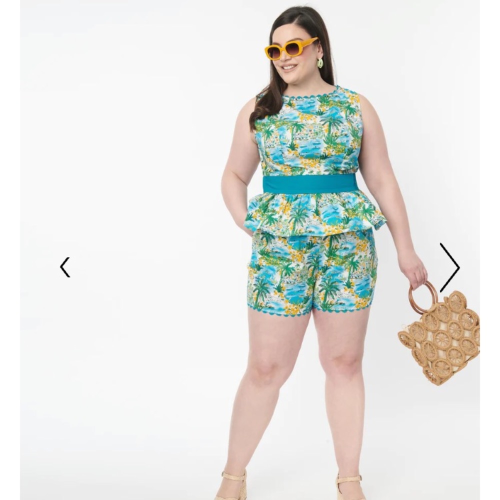NwT Unique Vintage Plus Size Seaside Village Print Honeybun Top - 2X/18